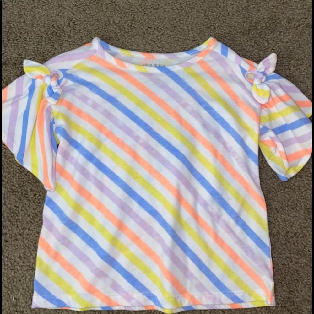 ALOT OF CLOTHES - Picture 12 of 12